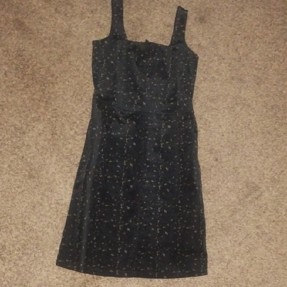 Chic Black Floral Midi Dress - Picture 3 of 5